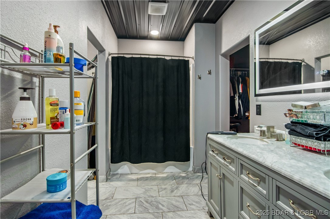 Linn Creek, Missouri 65052, United States, 4 Bedrooms Bedrooms, ,4 BathroomsBathrooms,Residential,Active,161250