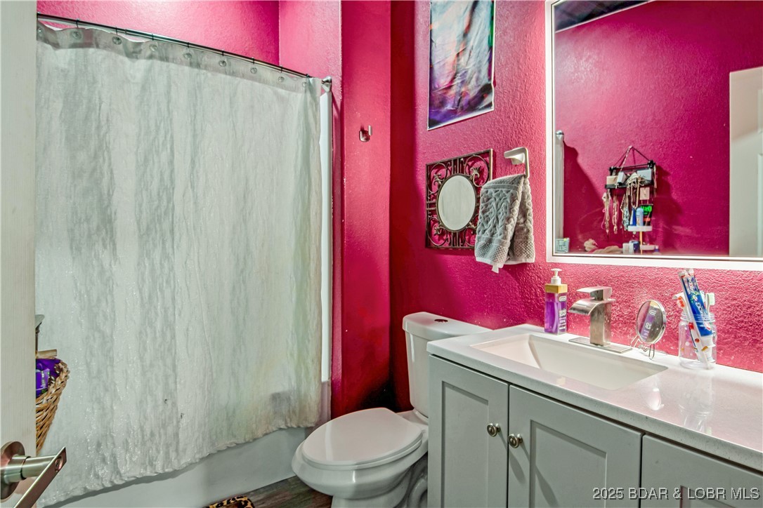 Linn Creek, Missouri 65052, United States, 4 Bedrooms Bedrooms, ,4 BathroomsBathrooms,Residential,Active,161250