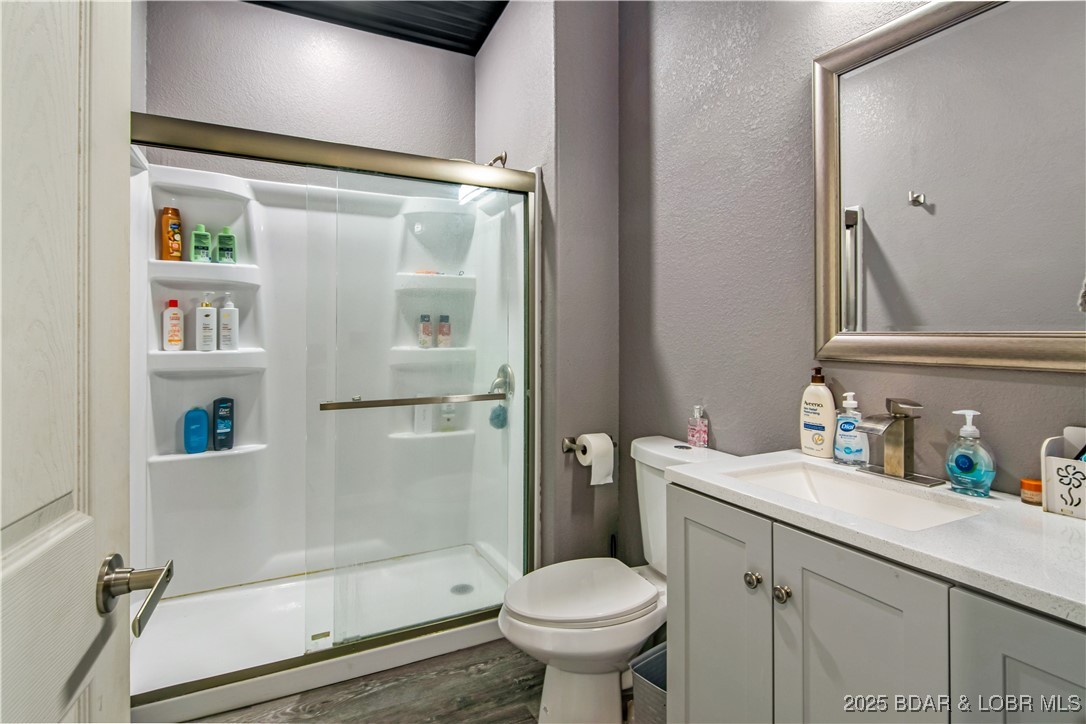 Linn Creek, Missouri 65052, United States, 4 Bedrooms Bedrooms, ,4 BathroomsBathrooms,Residential,Active,161250