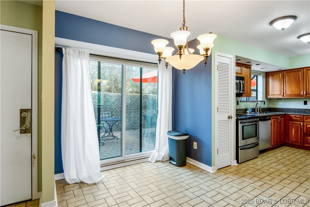 Lake Ozark, Missouri 65049, United States, 2 Bedrooms Bedrooms, ,2 BathroomsBathrooms,Residential,Active,98410