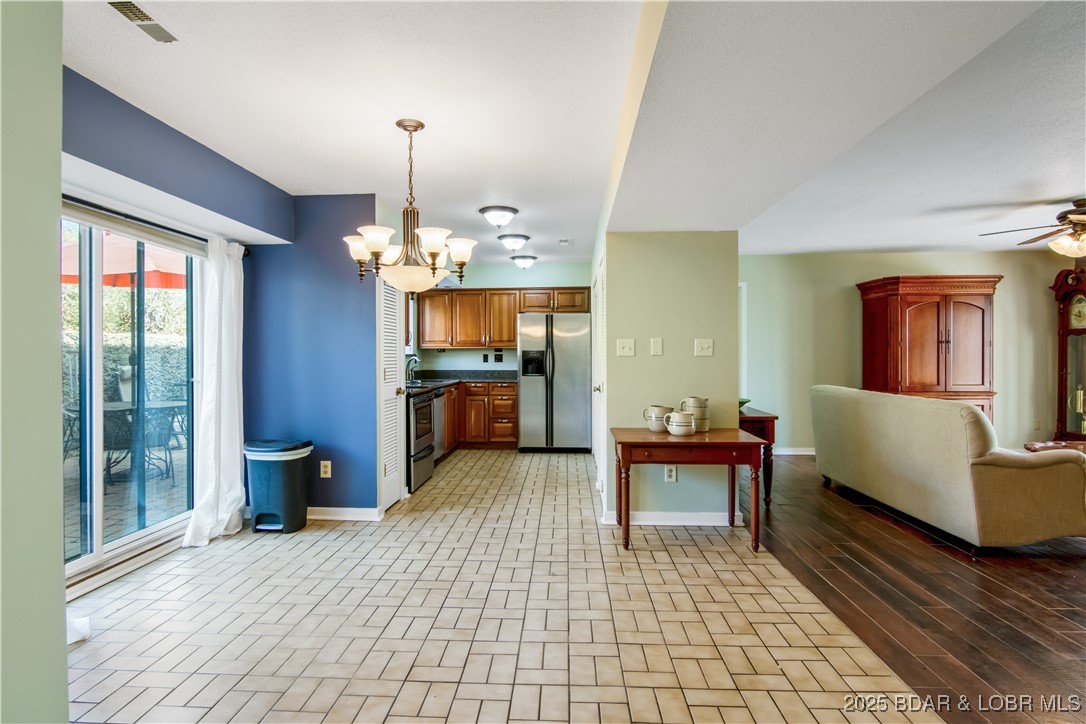 Lake Ozark, Missouri 65049, United States, 2 Bedrooms Bedrooms, ,2 BathroomsBathrooms,Residential,Active,98410