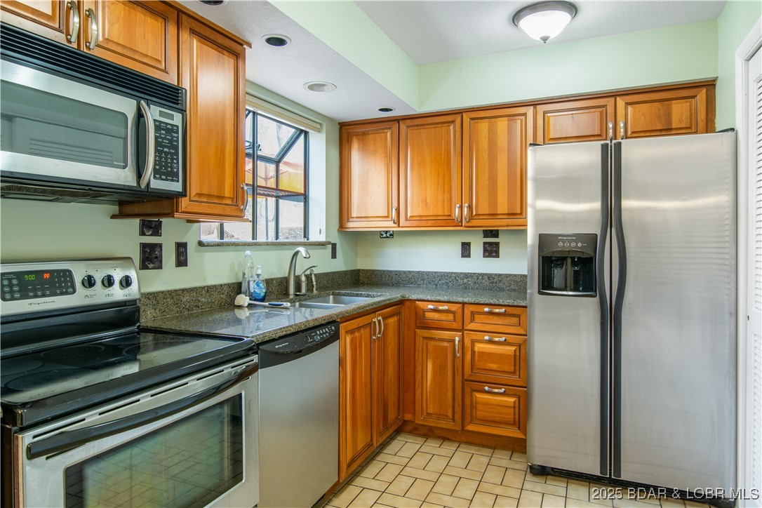 Lake Ozark, Missouri 65049, United States, 2 Bedrooms Bedrooms, ,2 BathroomsBathrooms,Residential,Active,98410