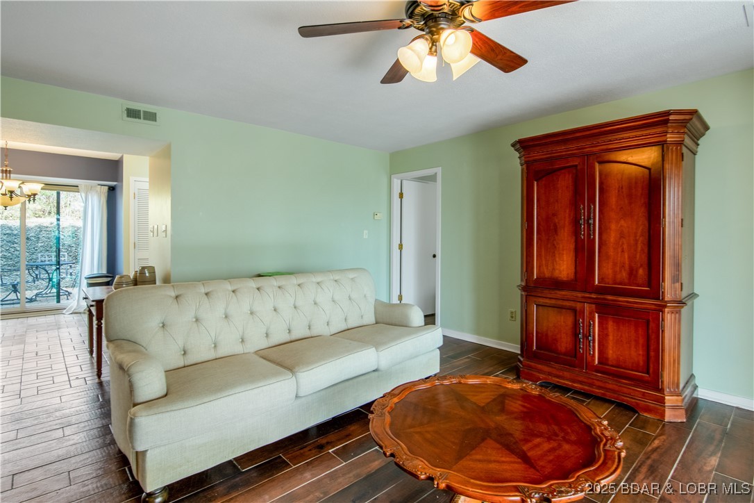 Lake Ozark, Missouri 65049, United States, 2 Bedrooms Bedrooms, ,2 BathroomsBathrooms,Residential,Active,98410