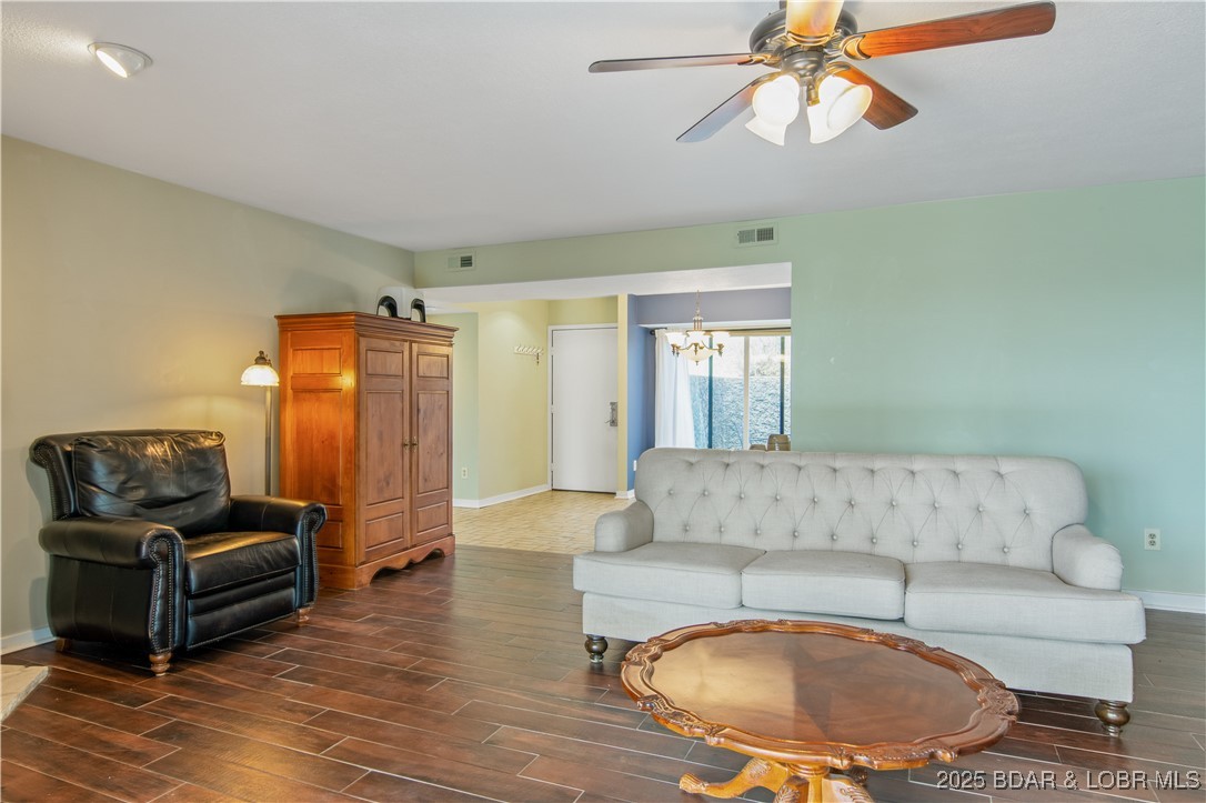 Lake Ozark, Missouri 65049, United States, 2 Bedrooms Bedrooms, ,2 BathroomsBathrooms,Residential,Active,98410