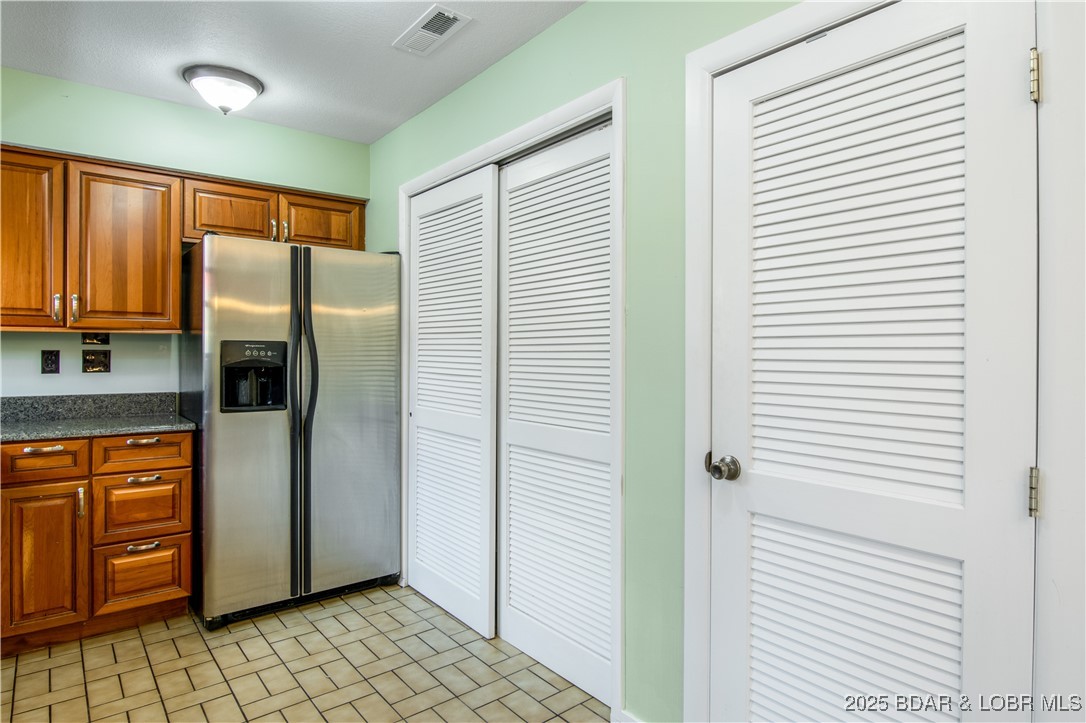 Lake Ozark, Missouri 65049, United States, 2 Bedrooms Bedrooms, ,2 BathroomsBathrooms,Residential,Active,98410