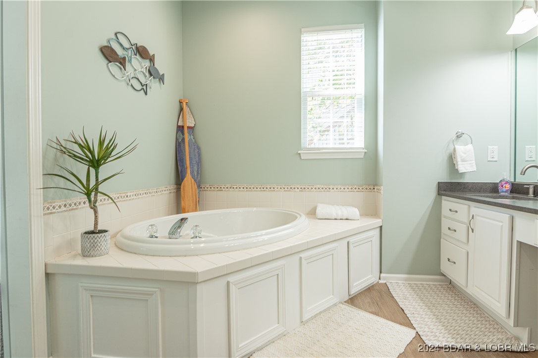 Sunrise Beach, Missouri 65079, United States, 4 Bedrooms Bedrooms, ,4 BathroomsBathrooms,Residential,Contingent,45417