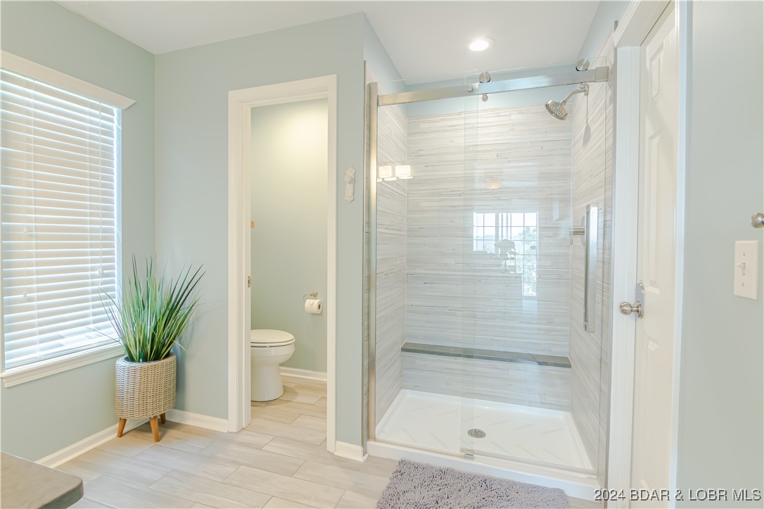 Sunrise Beach, Missouri 65079, United States, 4 Bedrooms Bedrooms, ,4 BathroomsBathrooms,Residential,Contingent,45417