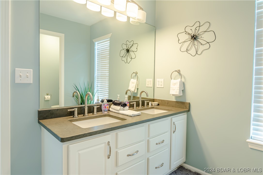 Sunrise Beach, Missouri 65079, United States, 4 Bedrooms Bedrooms, ,4 BathroomsBathrooms,Residential,Contingent,45417