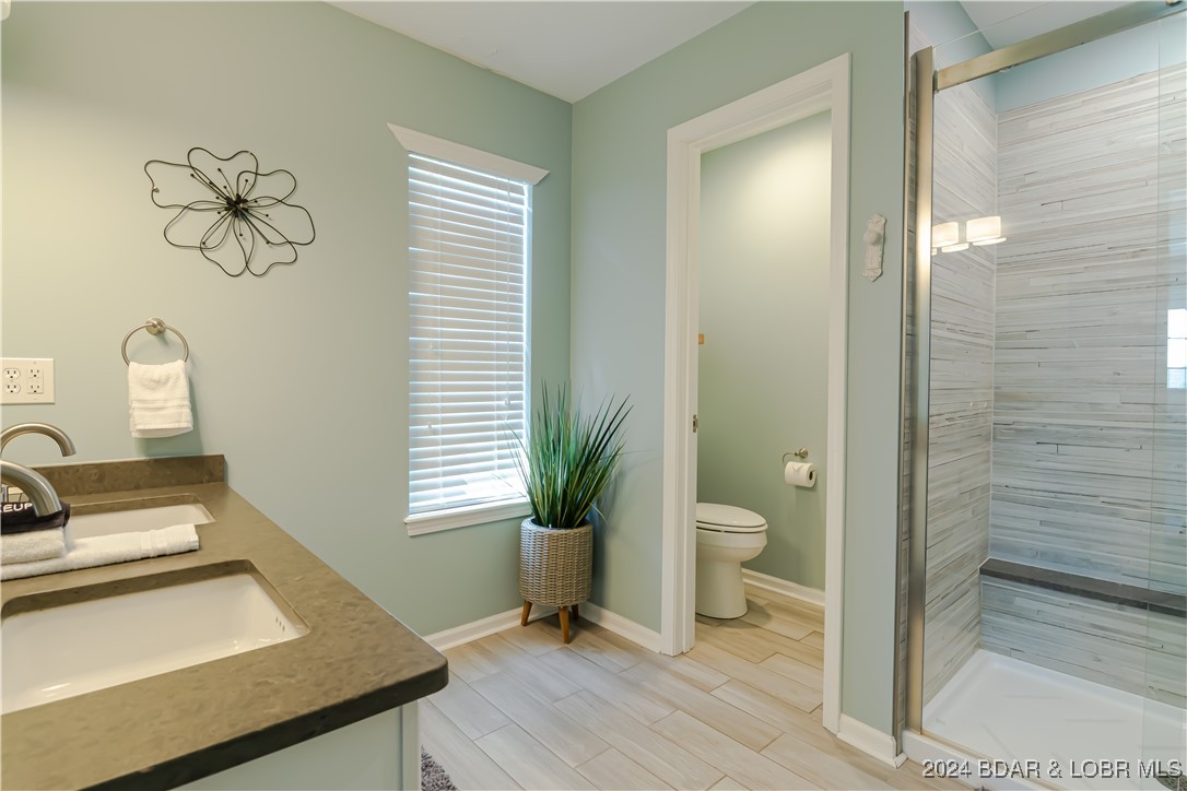 Sunrise Beach, Missouri 65079, United States, 4 Bedrooms Bedrooms, ,4 BathroomsBathrooms,Residential,Contingent,45417