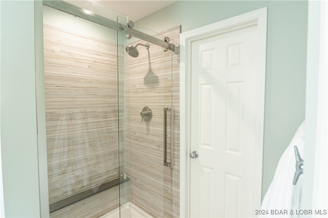 Sunrise Beach, Missouri 65079, United States, 4 Bedrooms Bedrooms, ,4 BathroomsBathrooms,Residential,Contingent,45417