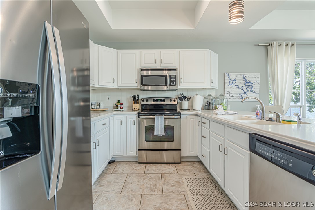 Sunrise Beach, Missouri 65079, United States, 4 Bedrooms Bedrooms, ,4 BathroomsBathrooms,Residential,Contingent,45417