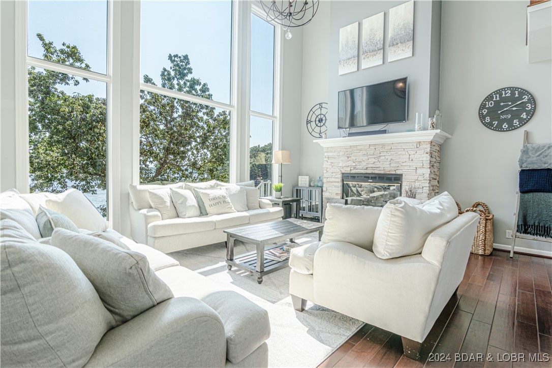 Sunrise Beach, Missouri 65079, United States, 4 Bedrooms Bedrooms, ,4 BathroomsBathrooms,Residential,Contingent,45417