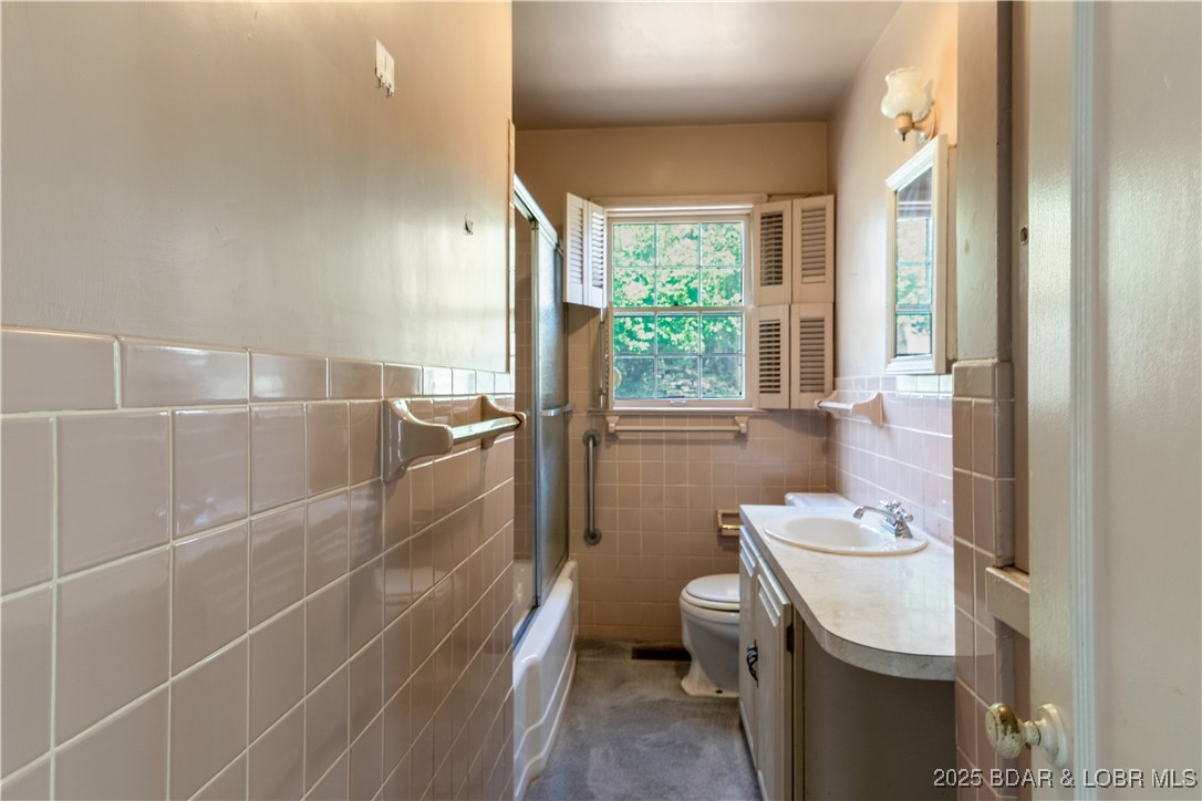 Lake Ozark, Missouri 65049, United States, 3 Bedrooms Bedrooms, ,2 BathroomsBathrooms,Residential,Contingent,102227