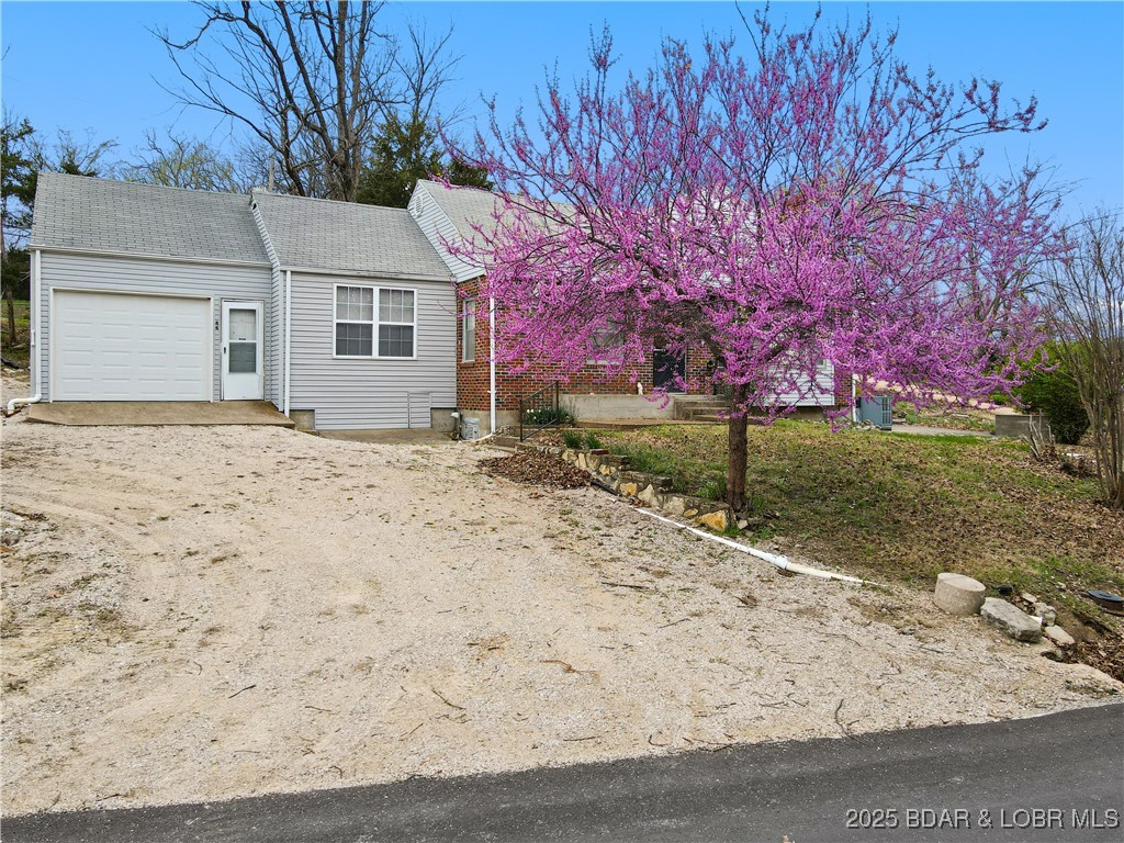 Lake Ozark, Missouri 65049, United States, 3 Bedrooms Bedrooms, ,2 BathroomsBathrooms,Residential,Contingent,102227