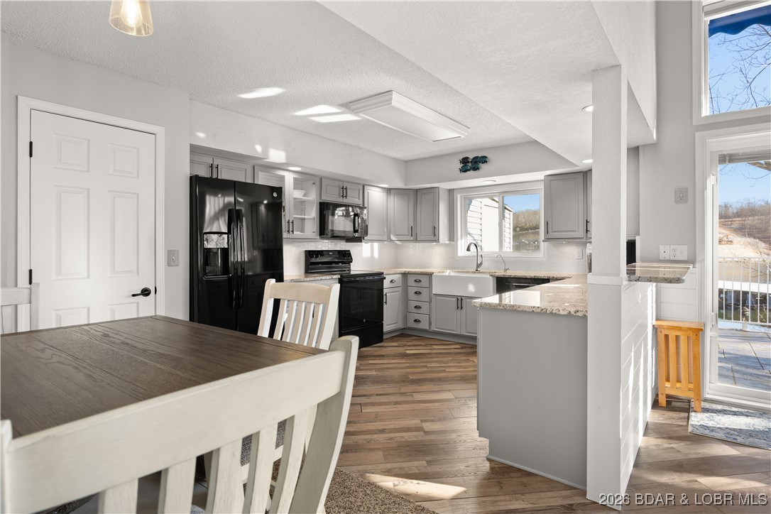 Shores Of Camelot Condominiums - Residential