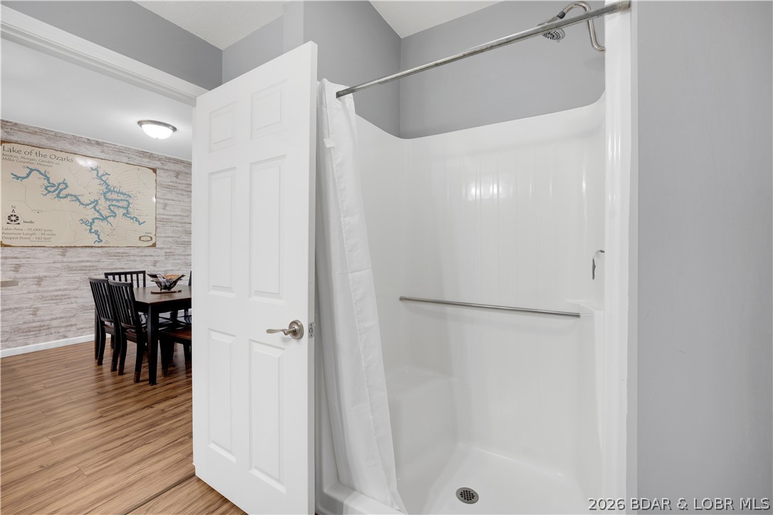 Robins at the Waters Edge Condominium - Residential