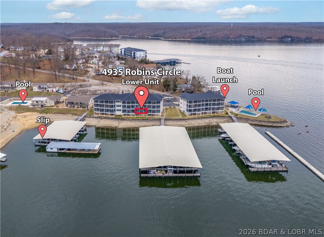 Robins at the Waters Edge Condominium - Residential