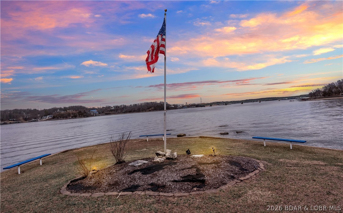 Robins at the Waters Edge Condominium - Residential