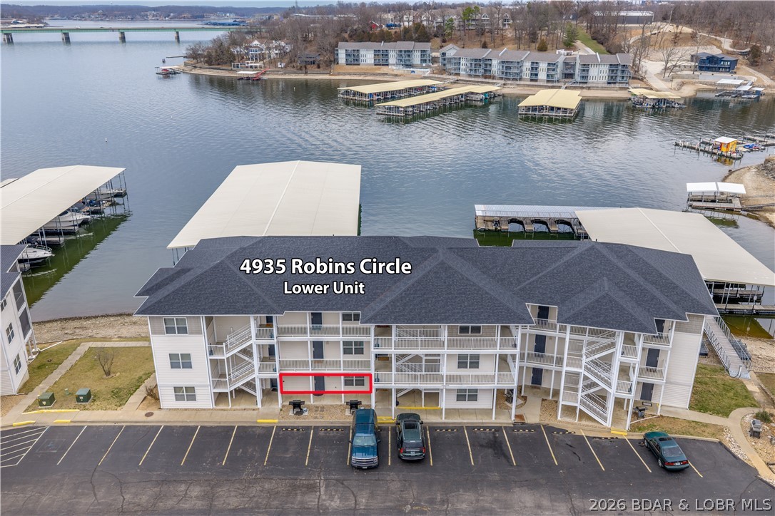 Robins at the Waters Edge Condominium - Residential