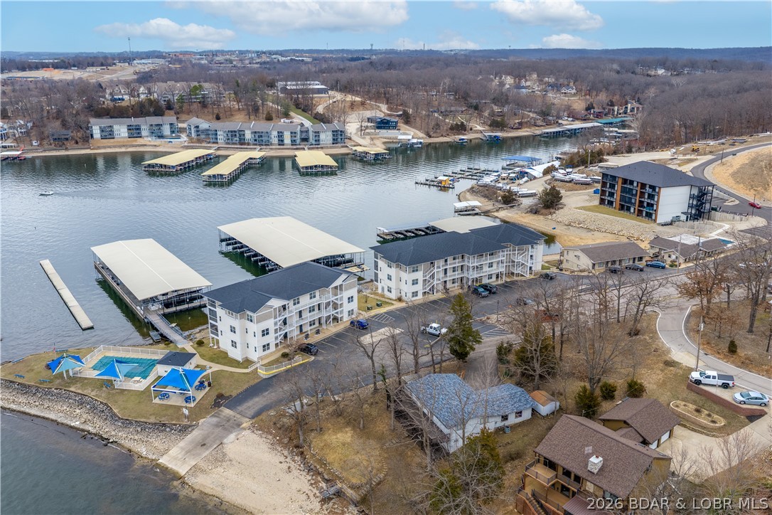 Robins at the Waters Edge Condominium - Residential