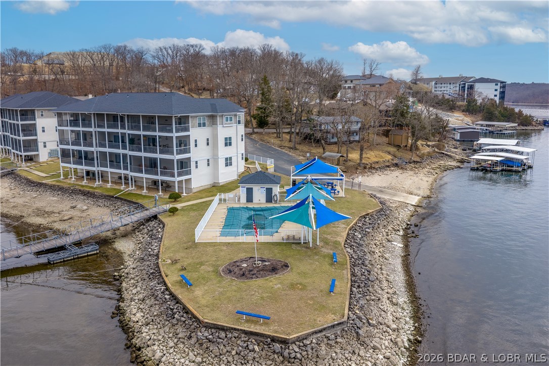 Robins at the Waters Edge Condominium - Residential