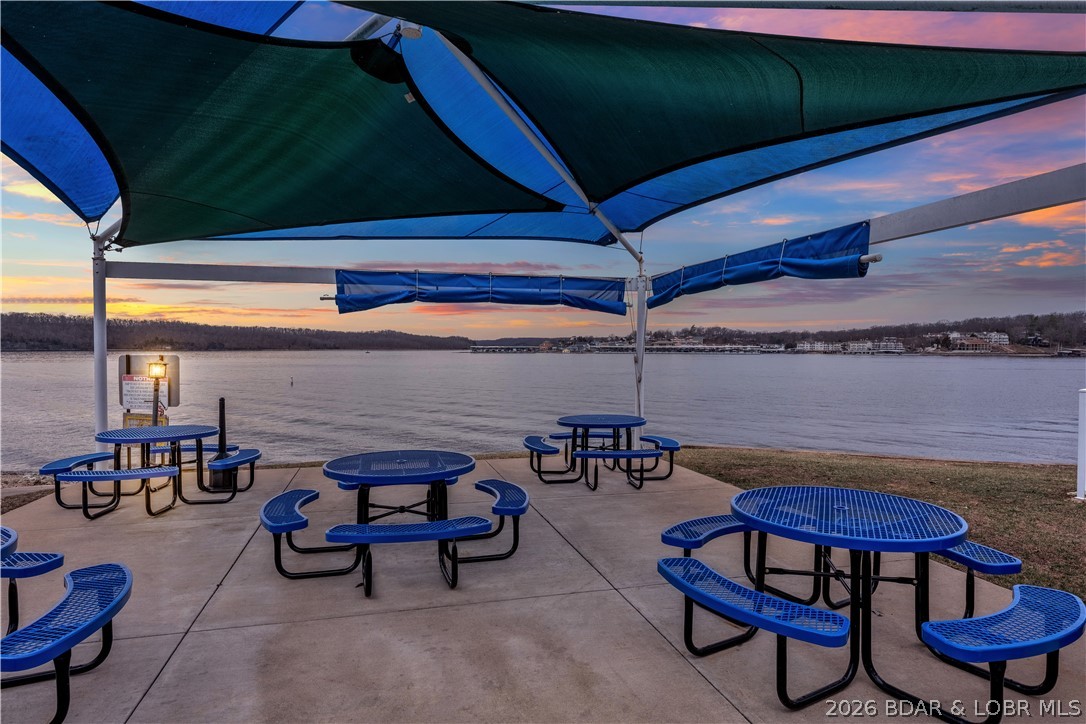 Robins at the Waters Edge Condominium - Residential