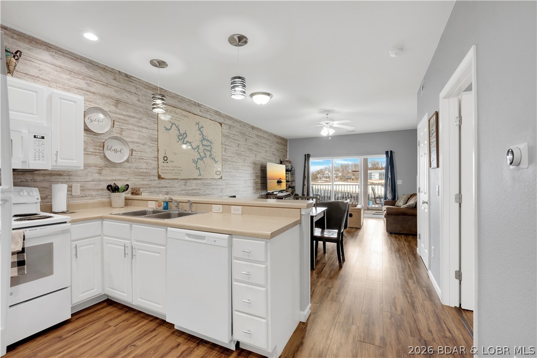 Robins at the Waters Edge Condominium - Residential