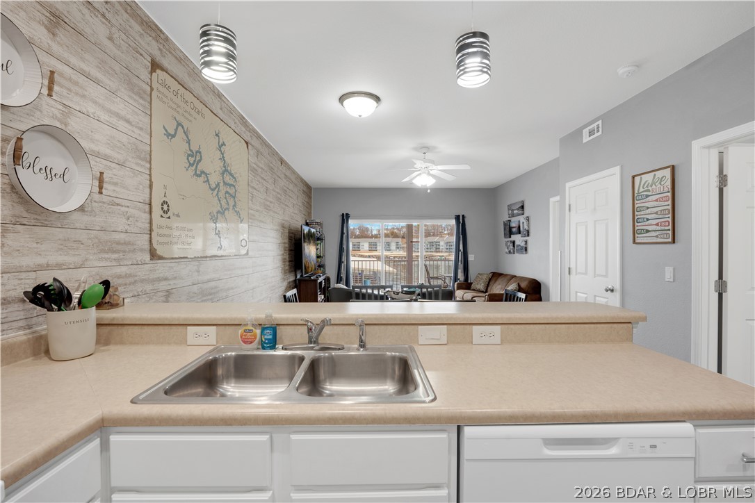 Robins at the Waters Edge Condominium - Residential