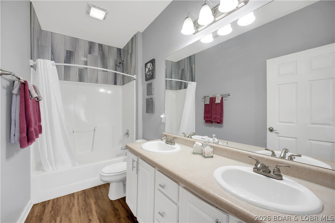 Robins at the Waters Edge Condominium - Residential