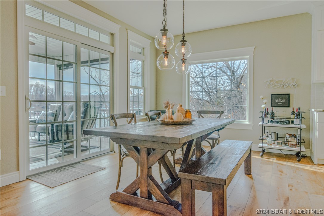 Porto Cima, Missouri 65079, United States, 5 Bedrooms Bedrooms, ,4 BathroomsBathrooms,Residential,Pending,63727