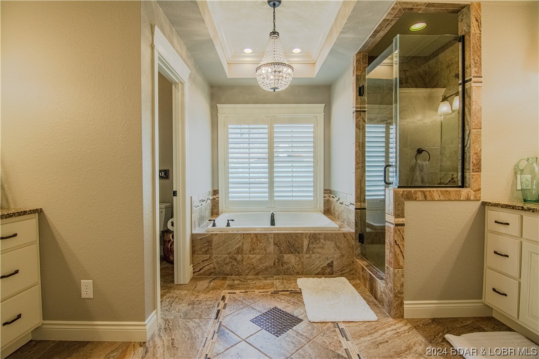 Porto Cima, Missouri 65079, United States, 5 Bedrooms Bedrooms, ,4 BathroomsBathrooms,Residential,Pending,63727