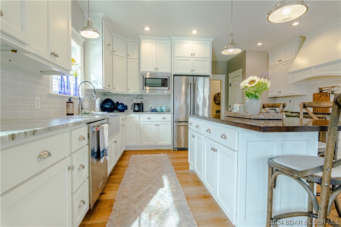 Porto Cima, Missouri 65079, United States, 5 Bedrooms Bedrooms, ,4 BathroomsBathrooms,Residential,Pending,63727