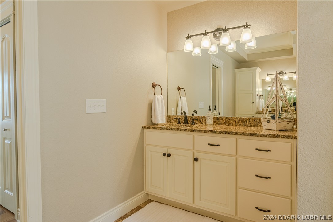 Porto Cima, Missouri 65079, United States, 5 Bedrooms Bedrooms, ,4 BathroomsBathrooms,Residential,Pending,63727