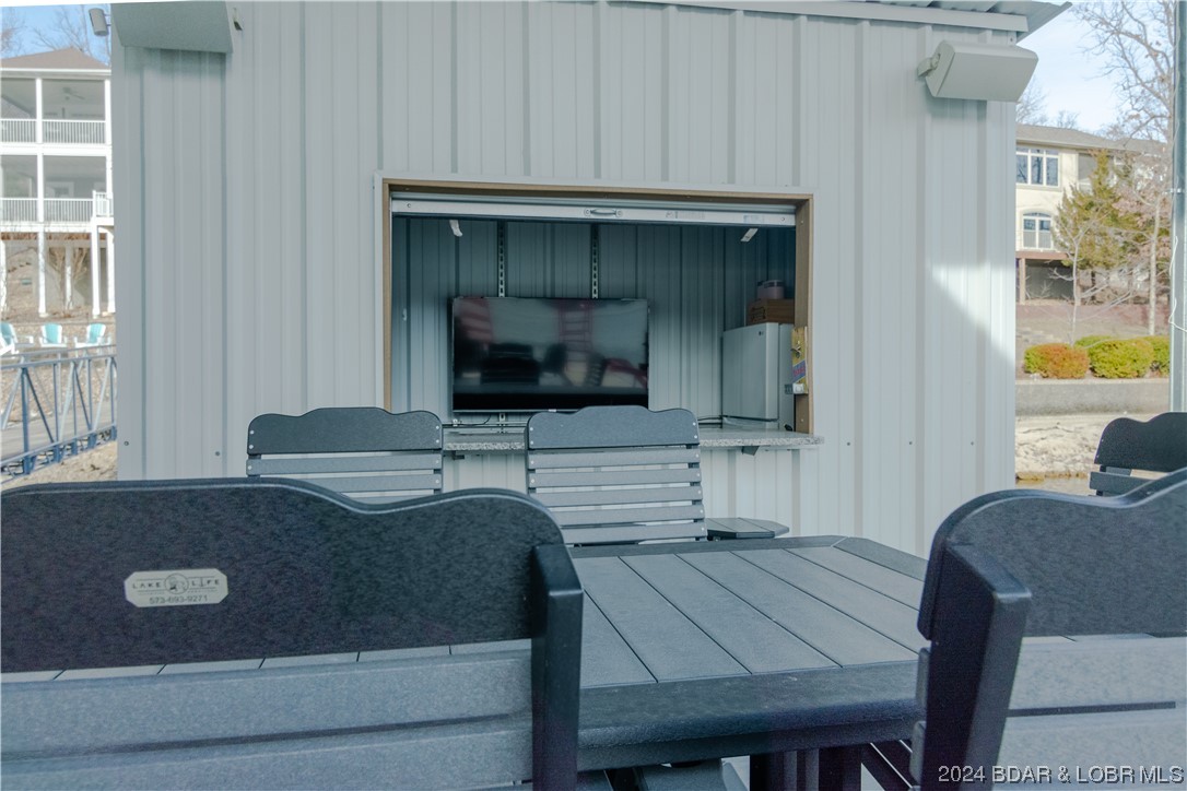 Porto Cima, Missouri 65079, United States, 5 Bedrooms Bedrooms, ,4 BathroomsBathrooms,Residential,Pending,63727