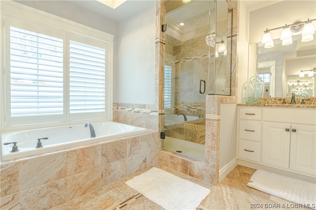 Porto Cima, Missouri 65079, United States, 5 Bedrooms Bedrooms, ,4 BathroomsBathrooms,Residential,Pending,63727