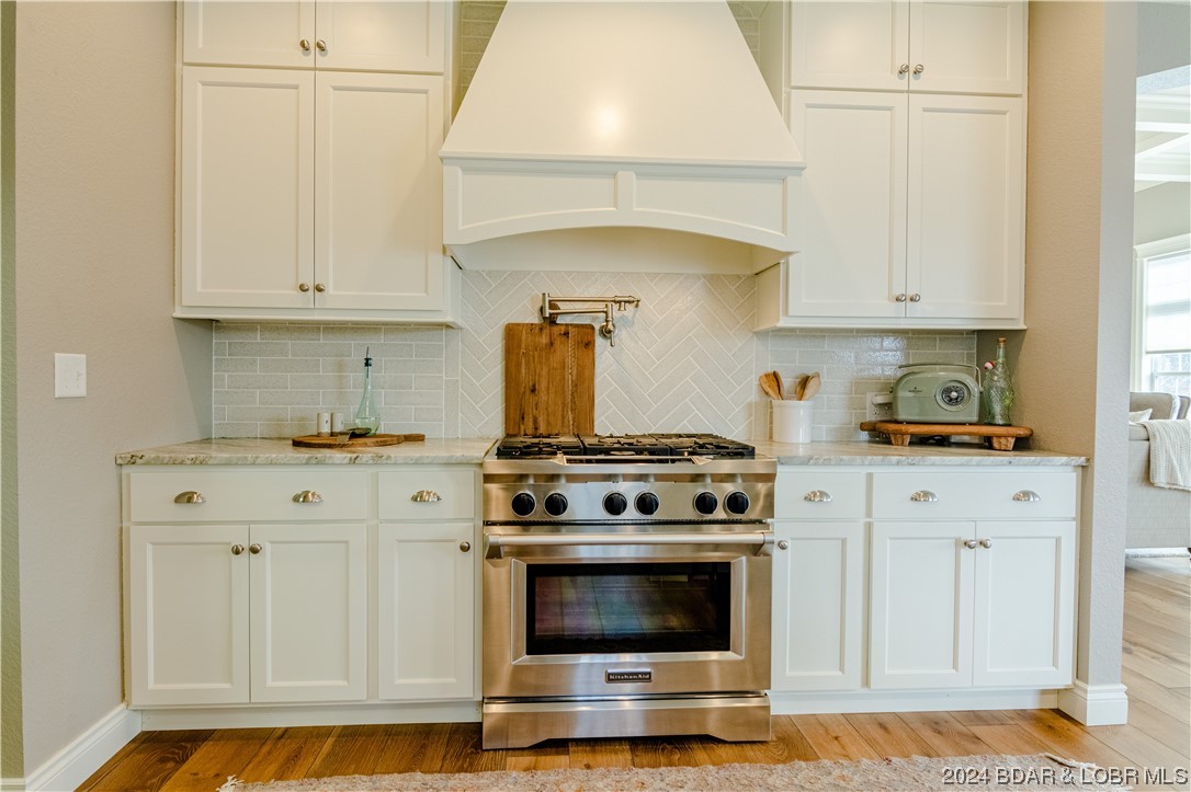 Porto Cima, Missouri 65079, United States, 5 Bedrooms Bedrooms, ,4 BathroomsBathrooms,Residential,Pending,63727