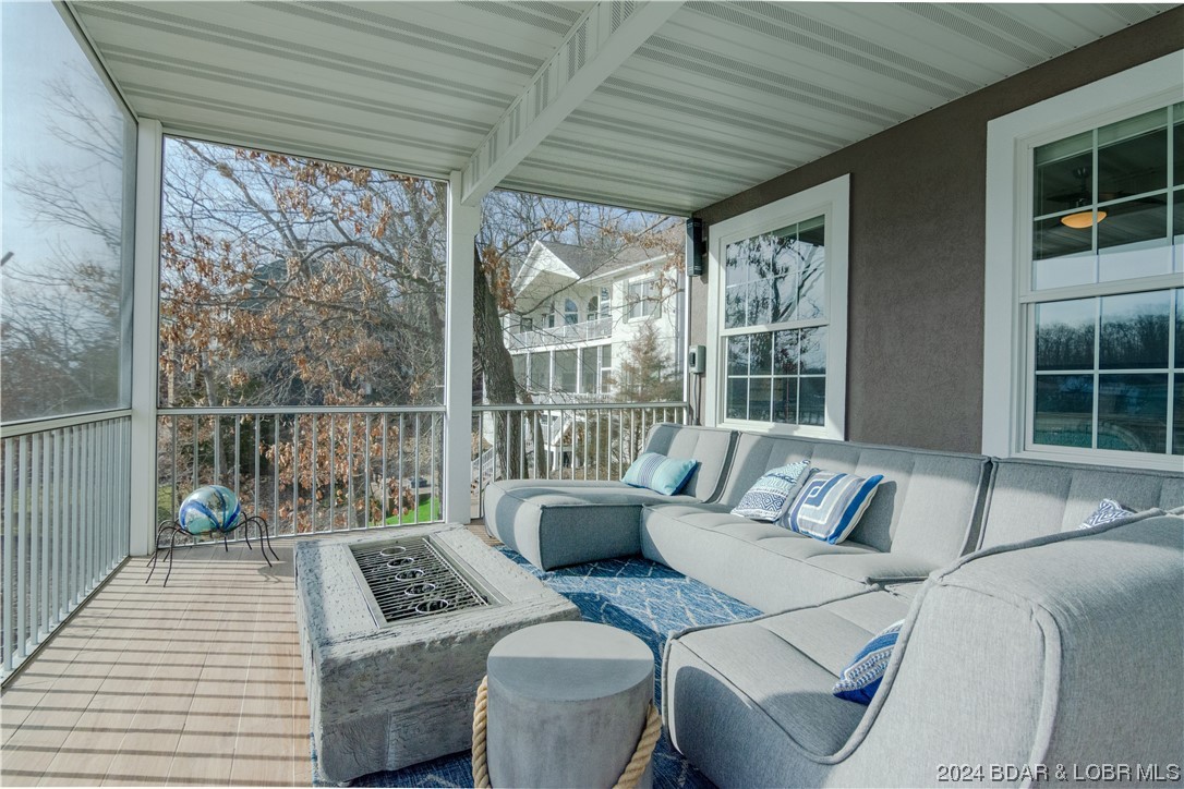 Porto Cima, Missouri 65079, United States, 5 Bedrooms Bedrooms, ,4 BathroomsBathrooms,Residential,Pending,63727