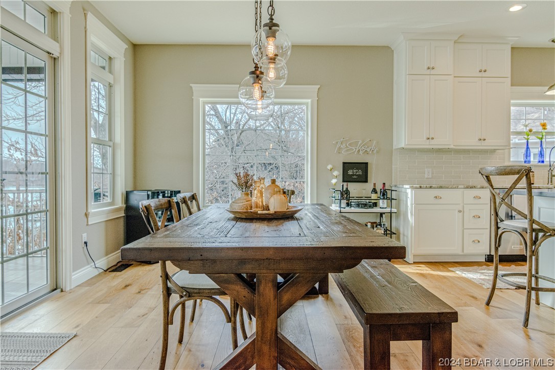 Porto Cima, Missouri 65079, United States, 5 Bedrooms Bedrooms, ,4 BathroomsBathrooms,Residential,Pending,63727