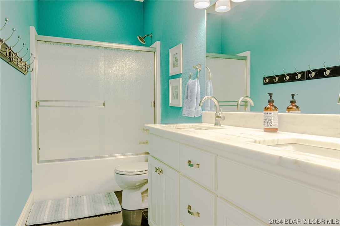 Porto Cima, Missouri 65079, United States, 5 Bedrooms Bedrooms, ,4 BathroomsBathrooms,Residential,Pending,63727