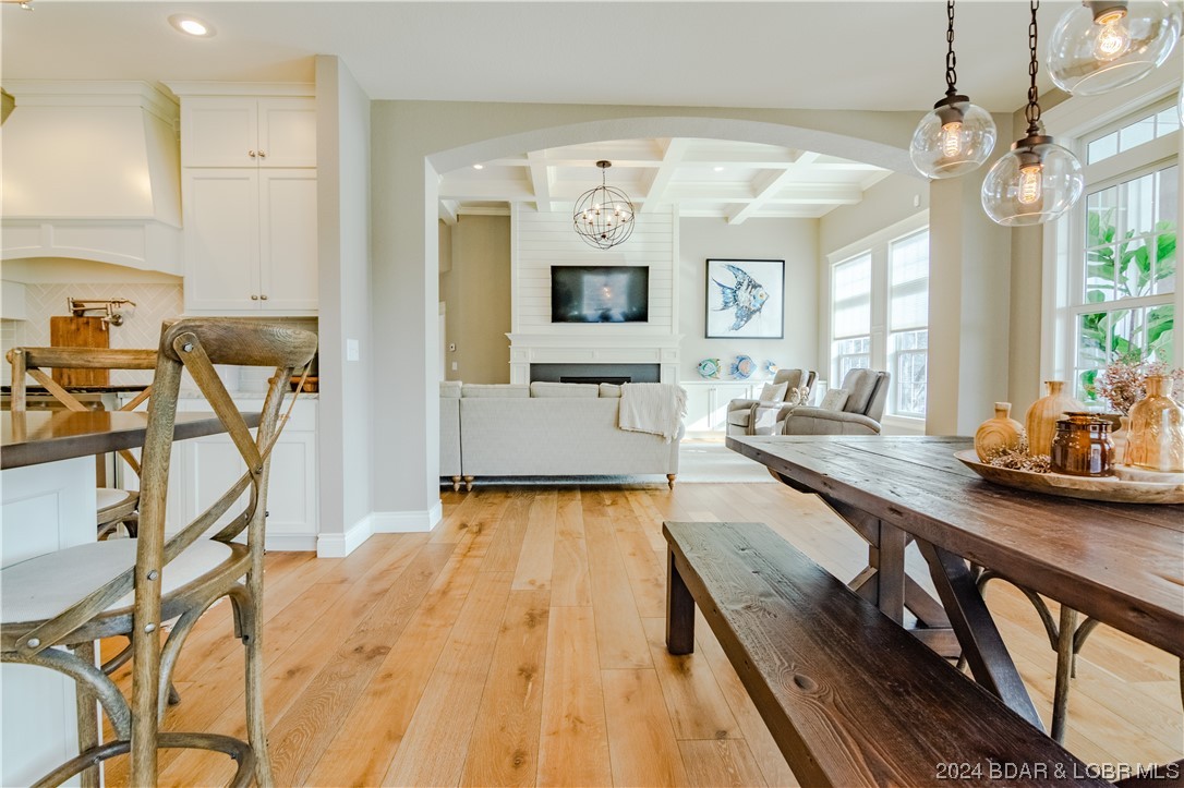 Porto Cima, Missouri 65079, United States, 5 Bedrooms Bedrooms, ,4 BathroomsBathrooms,Residential,Pending,63727