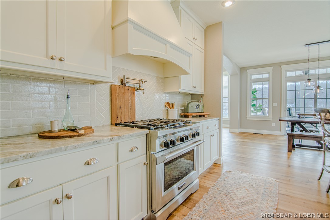 Porto Cima, Missouri 65079, United States, 5 Bedrooms Bedrooms, ,4 BathroomsBathrooms,Residential,Pending,63727