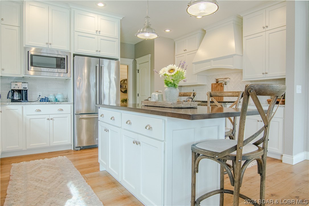 Porto Cima, Missouri 65079, United States, 5 Bedrooms Bedrooms, ,4 BathroomsBathrooms,Residential,Pending,63727