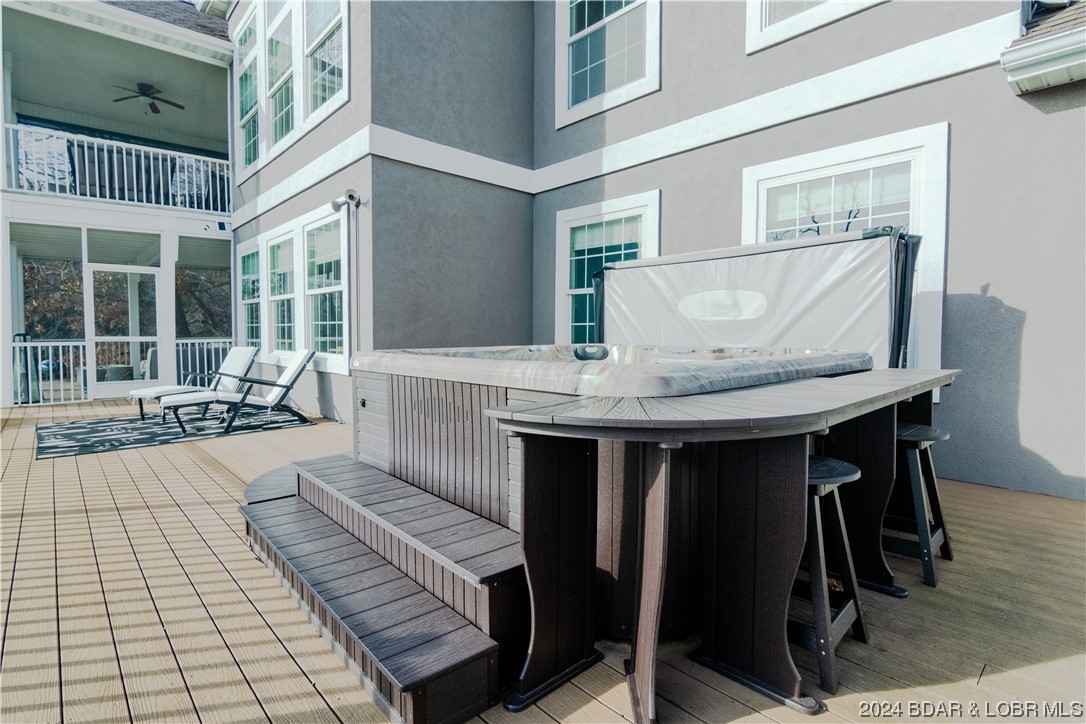 Porto Cima, Missouri 65079, United States, 5 Bedrooms Bedrooms, ,4 BathroomsBathrooms,Residential,Pending,63727