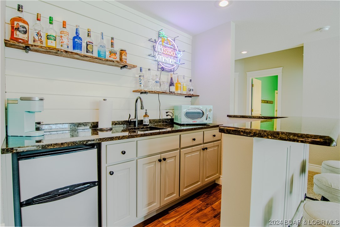 Porto Cima, Missouri 65079, United States, 5 Bedrooms Bedrooms, ,4 BathroomsBathrooms,Residential,Pending,63727