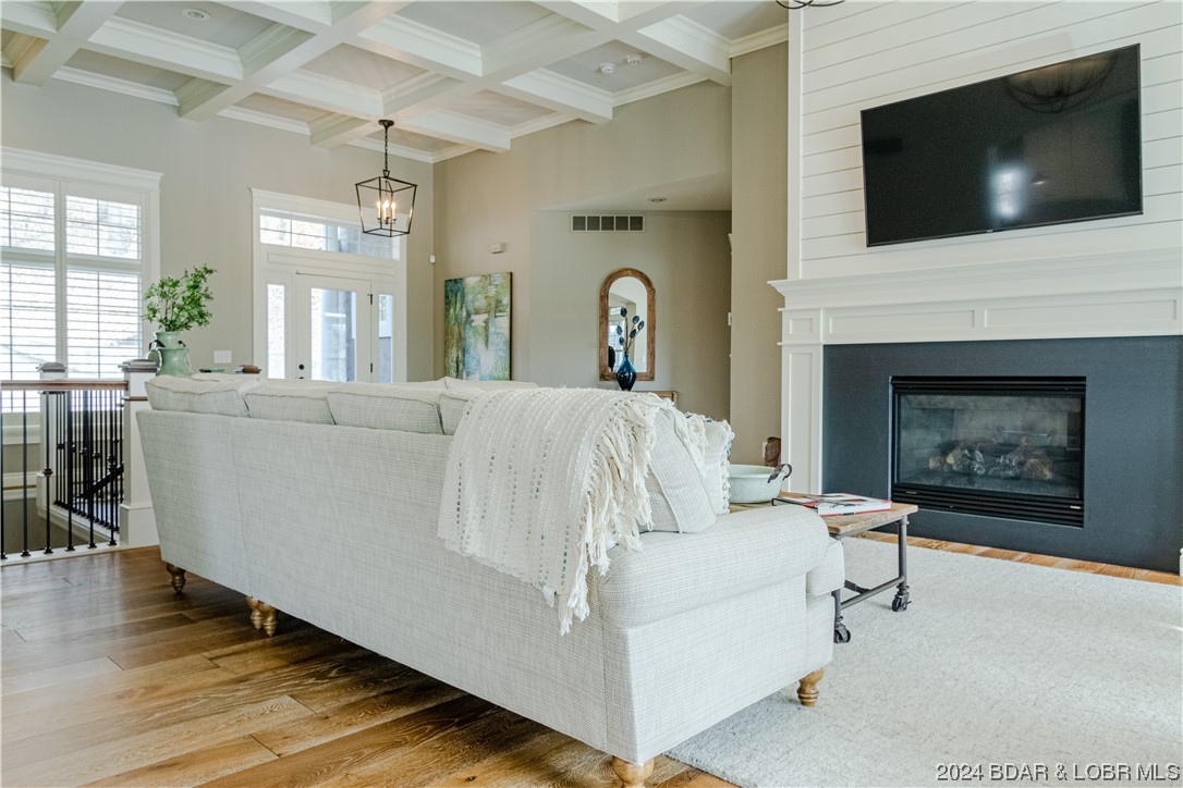 Porto Cima, Missouri 65079, United States, 5 Bedrooms Bedrooms, ,4 BathroomsBathrooms,Residential,Pending,63727