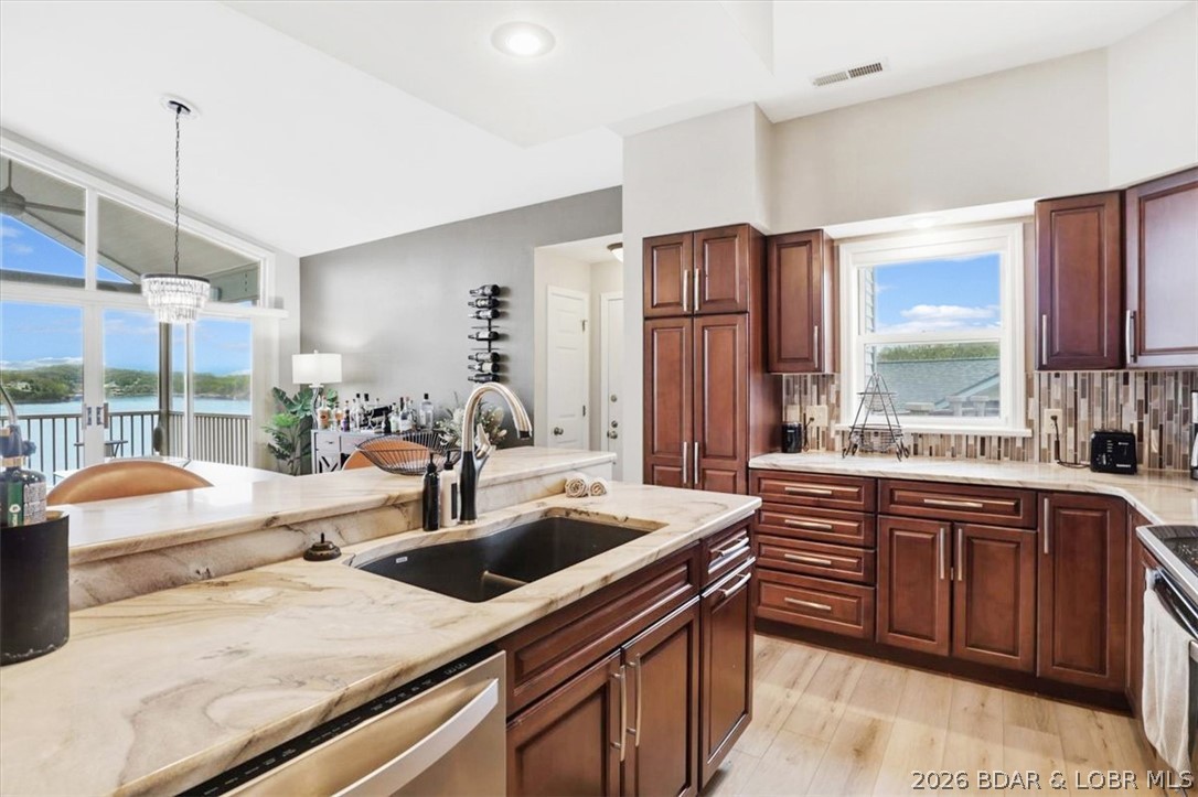 The Evergreens On The Lake - Residential