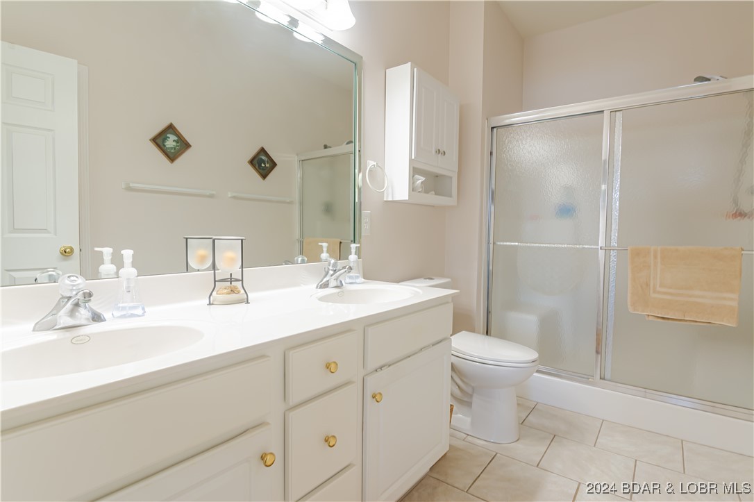 Camdenton, Missouri 65020, United States, 3 Bedrooms Bedrooms, ,2 BathroomsBathrooms,Residential,Contingent,44603