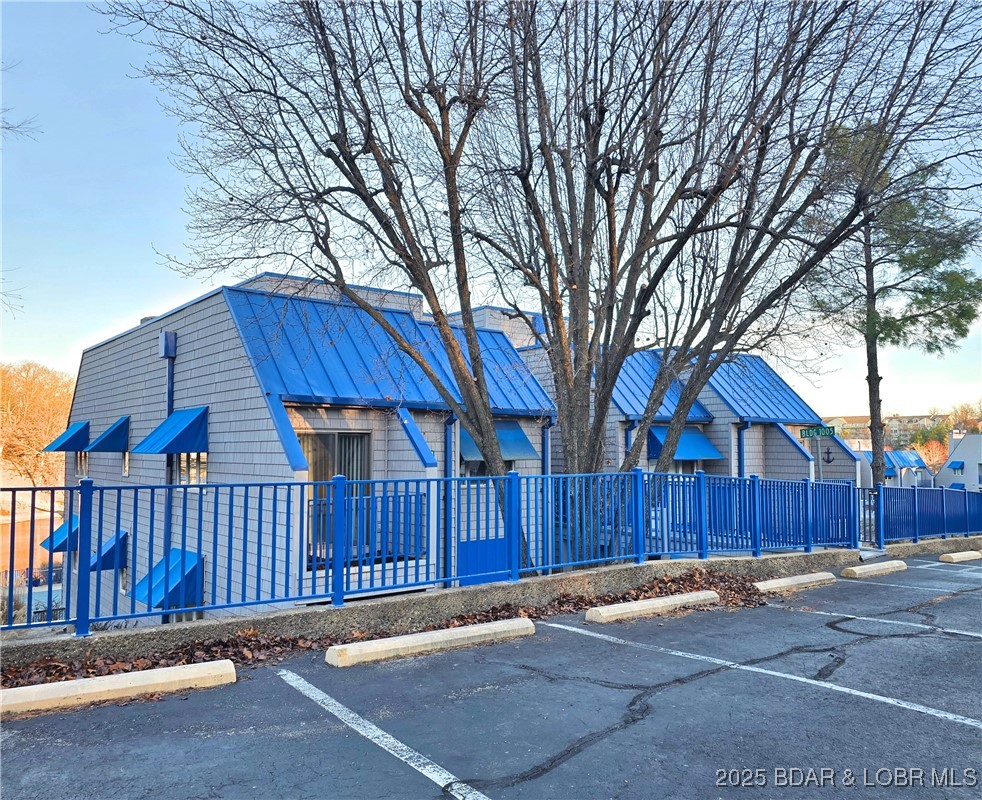 The Bronx On The Lake Condo - Residential