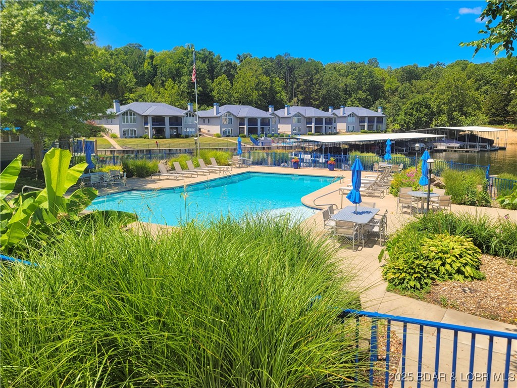 The Bronx On The Lake Condo - Residential