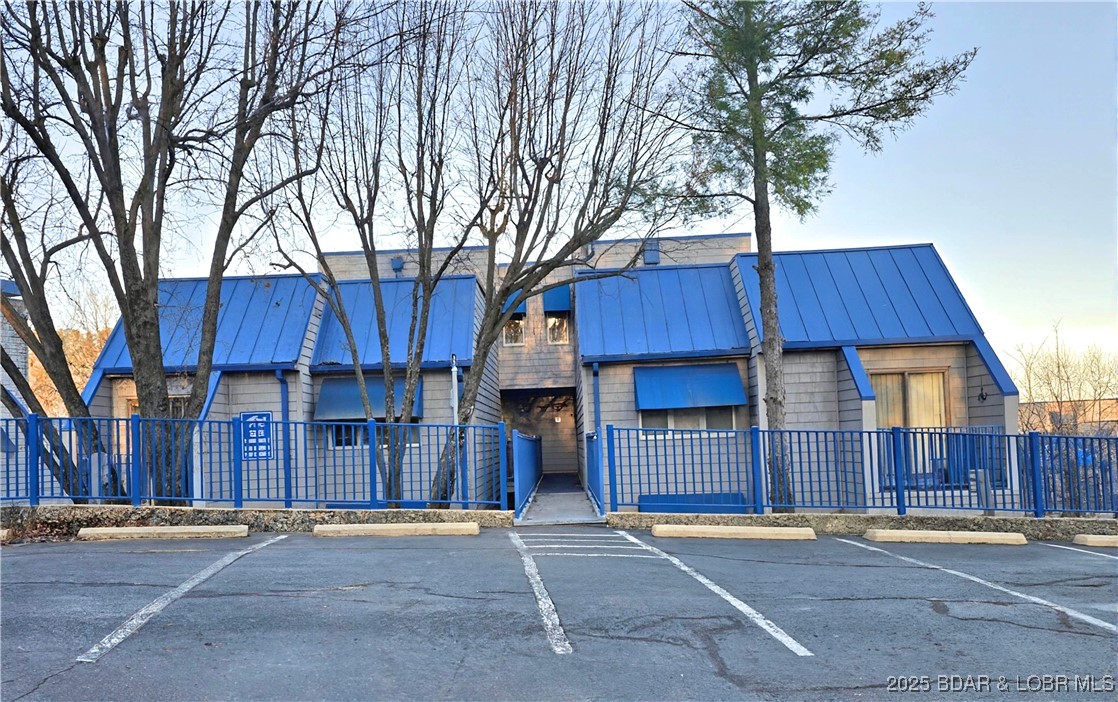 The Bronx On The Lake Condo - Residential